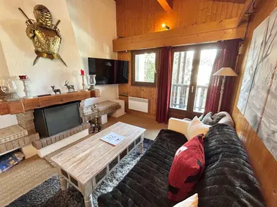 a living room with a couch and a table at Appartement cosy à Megève: 3 pièces + mezzanine, 4 couchages - Proche remontées mécaniques et golf - FR-1-597-19 in Megève