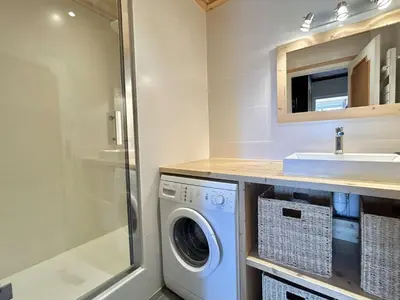 a bathroom with a washing machine and a sink at Appartement cosy 2 pièces avec balcon, proche centre et télécabine, piscine et tennis en été - FR-1-597-20 in Megève