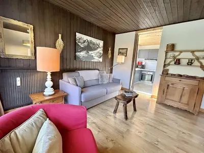a living room with a couch and a table at Appartement cosy 2 pièces avec balcon, proche centre et télécabine, piscine et tennis en été - FR-1-597-20 in Megève