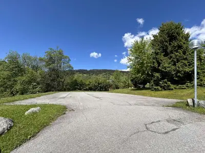 an empty road with a street light on the side at Charmant T2 à Demi-Quartier, 1 chambre, balcon, parking, casier à skis, proche forêt et espaces verts - FR-1-597-32 in Demi-Quartier