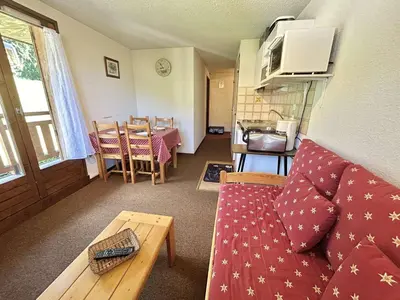 a living room with a red couch and a window at Charmant T2 à Demi-Quartier, 1 chambre, balcon, parking, casier à skis, proche forêt et espaces verts - FR-1-597-32 in Demi-Quartier