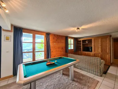 a living room with a pool table in it at Résidence Hameau - Chalet lumineux · Poêle à bois · Sauna · Garage MAE-7348 in Flaine