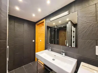 a bathroom with a sink and a mirror at Résidence Hameau - Chalet lumineux · Poêle à bois · WIFI gratuit et illimité · Garage MAE-7353 in Flaine