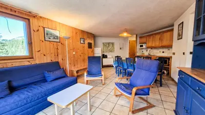 a living room with a blue couch and chairs at Résidence Arche - Appartement spacieux · Centre station · Balcon MAE-7358 in Flaine