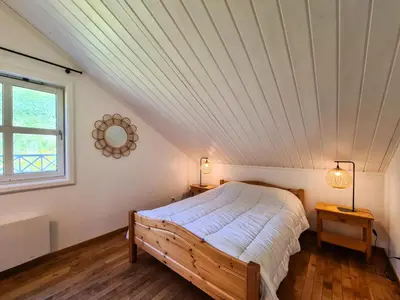 a bedroom with a bed and a window at Résidence Hameau - Chalet spacieux · Poêle à bois · WIFI gratuit et illimité · Garage MAE-7359 in Flaine