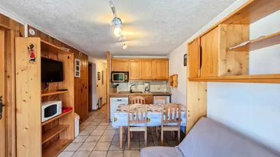 a kitchen and dining room with a table and chairs at Résidence Arche - Appartement confortable · Centre station · Terrasse MAE-7360 in Flaine