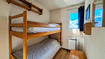 two bunk beds in a room with a window at Résidence Doris - Appartement rénové · Centre station · Balcon MAE-7363 in Flaine