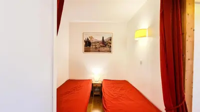 a room with two beds and a picture on the wall at Résidence Les Pleiades - Appartement confortable · Centre station · Balcon MAE-7365 in Flaine