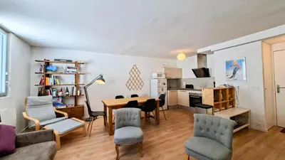 a living room with a couch and a kitchen at Résidence La Petite Ourse - Appartement neuf · Centre station MAE-7370 in Flaine