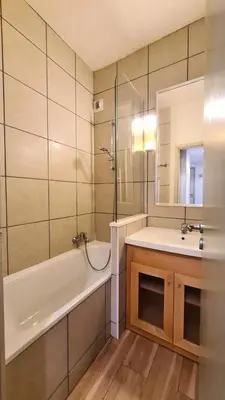 a bathroom with a tub and a sink and a bath tub at Residence De La Foret - Appartement confortable · Proche des pistes · Casier à ski MAE-7372 in Flaine