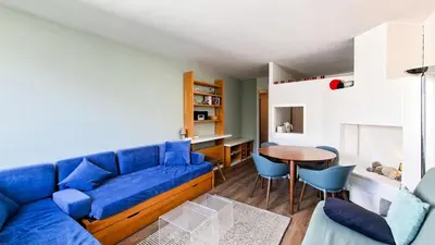 a living room with a blue couch and a table at Résidence Belier - Appartement confortable · Au pied des pistes · WIFI gratuit et illimité · Terrasse MAE-7374 in Flaine