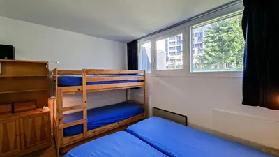 a bedroom with two bunk beds and a window at Résidence Belier - Appartement confortable · Au pied des pistes · WIFI gratuit et illimité · Terrasse MAE-7374 in Flaine