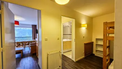 a room with a bedroom and a dining room at Résidence Les Pleiades - Appartement lumineux avec balcon · Centre station · Parking couvert MAE-7379 in Flaine