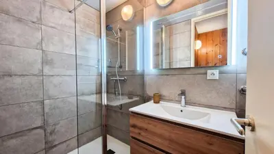 a bathroom with a sink and a shower at Résidence Betelgeuse - Appartement rénové · Entre pistes et commerces · Balcon MAE-7382 in Flaine