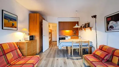 a living room and kitchen with a table and chairs at Résidence Andromede - Studio lumineux avec casier à ski · Proche des pistes · Balcon MAE-7403 in Flaine