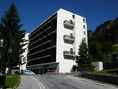a white building on the side of a road at Résidence Andromede - Studio lumineux avec casier à ski · Proche des pistes · Balcon MAE-7403 in Flaine
