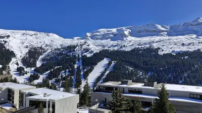 a view of a ski resort with snow covered mountains at Résidence Doris - Studio lumineux · Centre station · Balcon MAE-7404 in Flaine