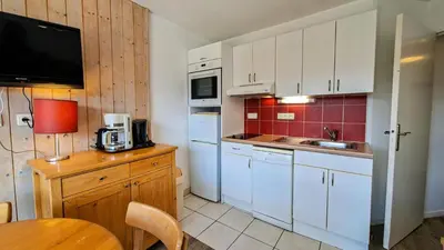 a bedroom with a bed and a large window at Résidence Les Pleiades - Appartement lumineux · Centre station · Parking couvert · Balcon MAE-7409 in Flaine