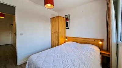 a balcony with a bench and a view of the mountains at Résidence Les Pleiades - Appartement lumineux · Centre station · Parking couvert · Balcon MAE-7409 in Flaine