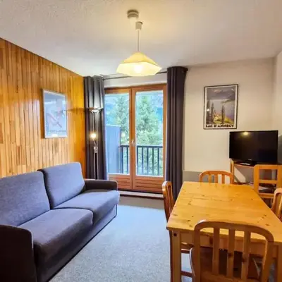 Résidence Pollux - Studio confortable avec cabine · Proche des pistes et des commerces · Balcon MAE-7415