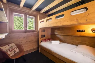a bedroom with a bed in a wooden cabin at Chalet Racar pour 4 personnes, centre ville et vue sur la montagne in Chamonix-Mont-Blanc