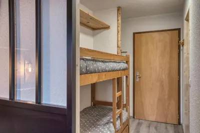 a room with a bunk bed and a door at Studio Cosy coin-nuit proche centre - Vue splendide in Saint-Gervais-les-Bains