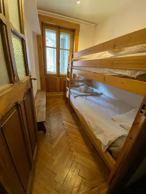 a small room with two bunk beds in it at Villa Léon in Chamonix-Mont-Blanc