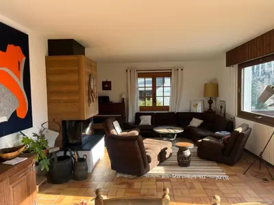 a room with a desk and a window and books at Chalet familial à Megève, vue sur le village in Megève