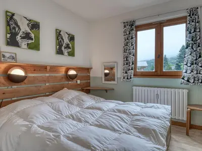 a bedroom with a white bed and a window at Appartement 2 pièces avec terrasse, animaux admis, proche pistes - Megève - FR-1-453-225 in Megève