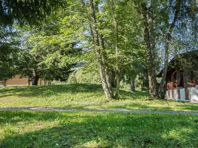 a path in a park with trees and grass at Chalet plein soleil 2 chambres à Megève, proche pistes - FR-1-453-255 in Megève