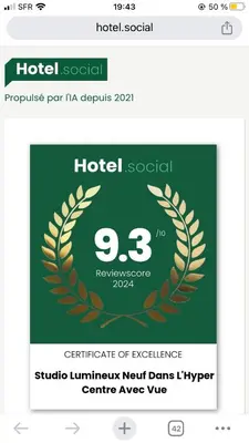 a screenshot of a hotel website with a laurel wreath at Studio lumineux neuf dans l'hyper centre avec vue in Chamonix-Mont-Blanc