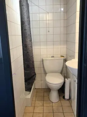 a bathroom with a toilet and a sink at Studio lumineux neuf dans l'hyper centre avec vue in Chamonix-Mont-Blanc
