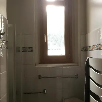 a bathroom with a shower and a window at Appartement typique,chaleureux et pratique in Chamonix-Mont-Blanc