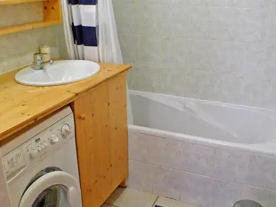 a bathroom with a sink and a washing machine at Spacieux appartement 4 pièces avec WIFI, animaux acceptés, parking - FR-1-629-14 in Samoëns