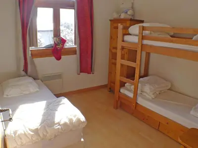 a room with two bunk beds and a window at Appartement spacieux 3 pièces avec balcon et garage à Samoëns - FR-1-629-17 in Samoëns