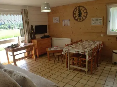 a living room with a table and chairs and a television at T2 calme à Samoëns, terrasse et parking pour 4-6 pers. - FR-1-629-16 in Samoëns