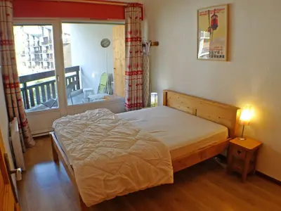 a bedroom with a bed and a balcony at Coquet 3 pièces lumineux, centre de Samoëns, animaux acceptés, wifi, parking - FR-1-629-23 in Samoëns