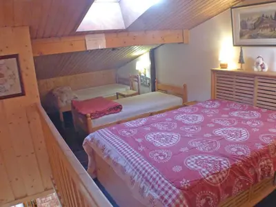a small bedroom with a bed and a bunk bed at Charmant duplex pour 6 pers. avec TV et parking à Samoëns. - FR-1-629-29 in Samoëns