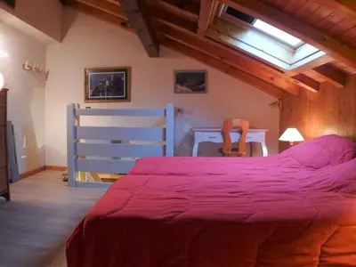 a bedroom with a bed with a red bedspread at Charmant T3 calme à 500m du centre de Samoëns avec parking - FR-1-629-57 in Samoëns