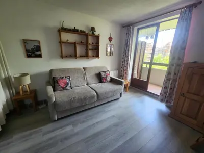 a kitchen with a table and chairs and a television at Studio cosy centre village, animaux admis, parking privatif - FR-1-629-66 in Samoëns