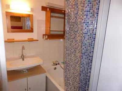 a bathroom with a sink and a shower at Studio cosy centre village, animaux admis, parking privatif - FR-1-629-66 in Samoëns