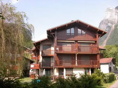a large apartment building with balconies on a mountain at Appartement T2 avec mezzanine au cœur du village, animaux admis - FR-1-629-68 in Samoëns