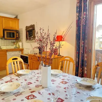 Appartement T2 au cœur du village avec parking - FR-1-624-20
