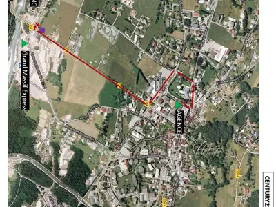 a map of a city with a red line at Duplex chaleureux près télécabine, balcon & WIFI - FR-1-624-33 in Samoëns