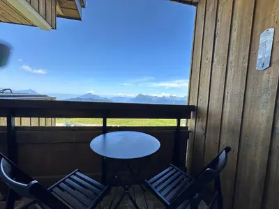 a table and chairs on a balcony with a view at Studio cosy aux pieds des pistes, vue splendide - FR-1-624-53 in Samoëns