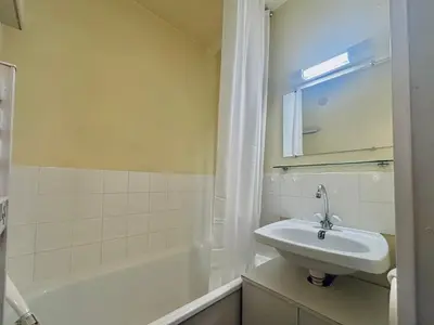 a bedroom with a bed and a table with a lamp at Studio cosy au cœur du village avec animaux admis et parking - FR-1-624-57 in Samoëns