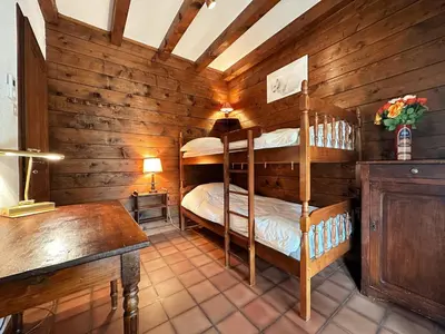 a room with two bunk beds in a cabin at Chalet familial avec jardin et cheminée, animaux acceptés - FR-1-624-67 in Samoëns