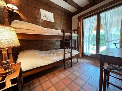 a bedroom with two bunk beds in a cabin at Chalet familial avec jardin et cheminée, animaux acceptés - FR-1-624-67 in Samoëns