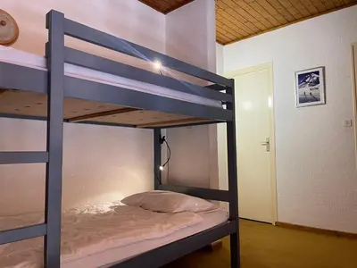 a bunk bed in a room with a bunk bedutenewayewayangering at Duplex familial cœur de village, animaux admis - FR-1-624-1 in Samoëns