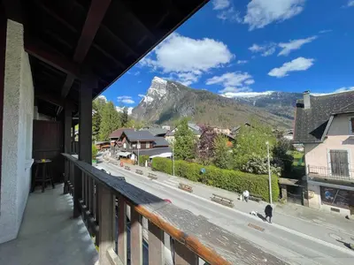a balcony with a view of a mountain at Duplex familial cœur de village, animaux admis - FR-1-624-1 in Samoëns